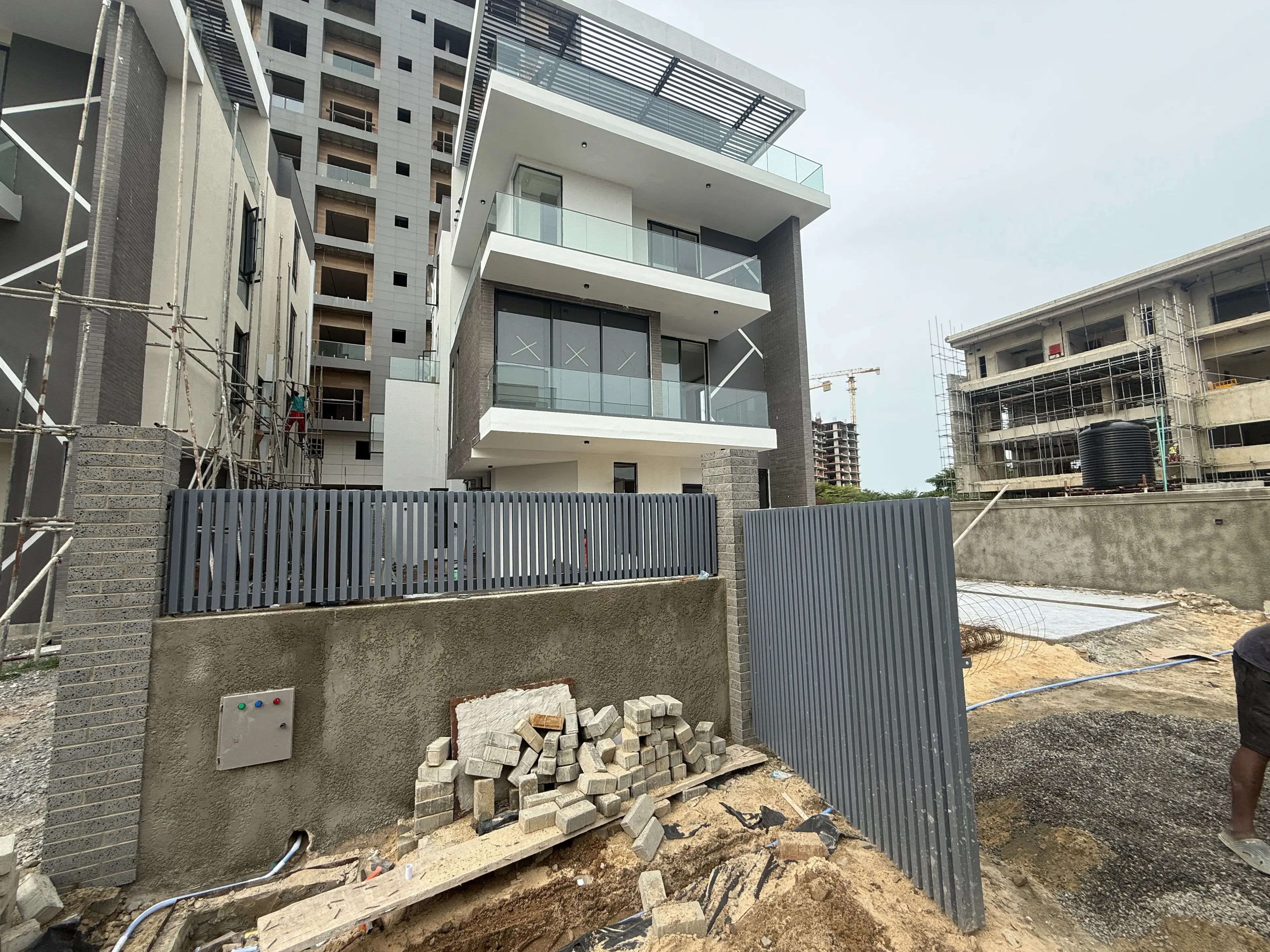 6 Bedroom Fully Detached House for Sale at Banana Island