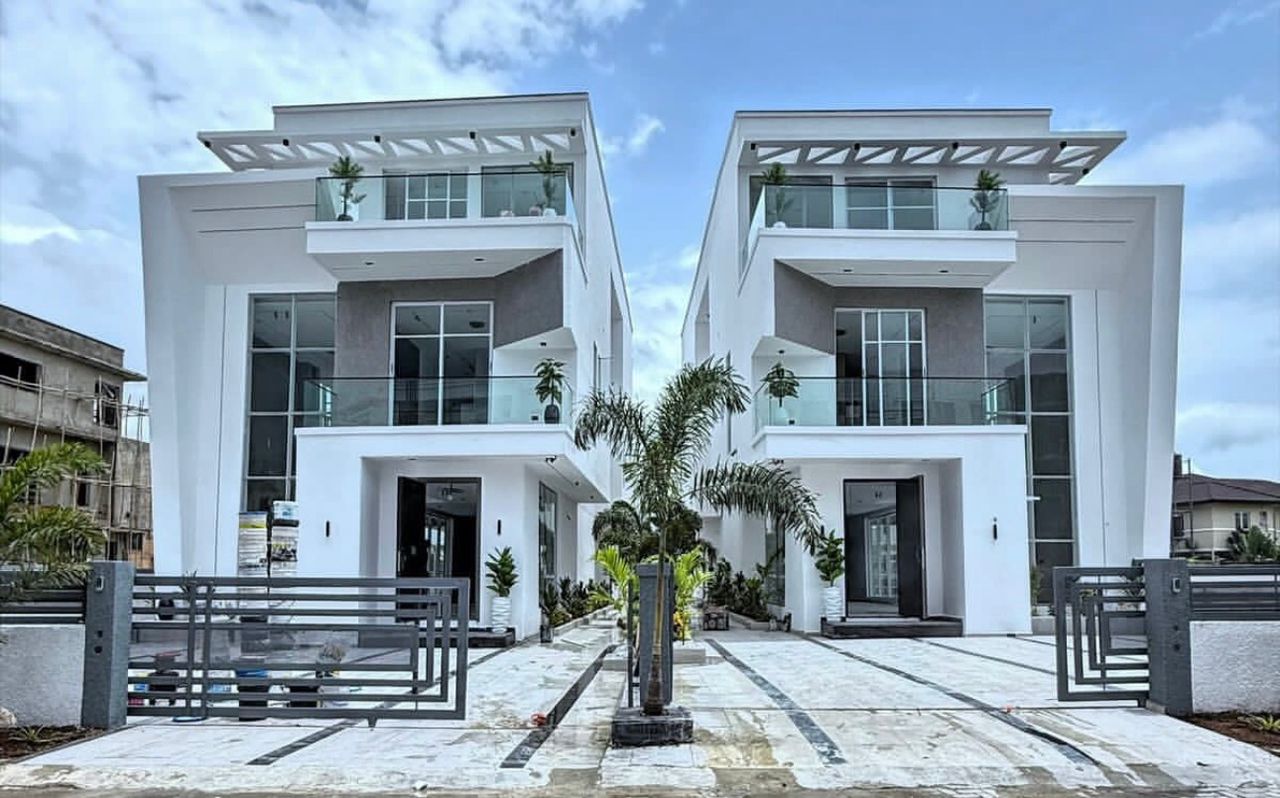 5 Bedrooms Fully Detached with Pool and Cinema in Osapa London